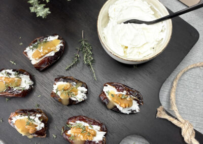 Gefüllte Datteln mit Ziegenfrischkäse